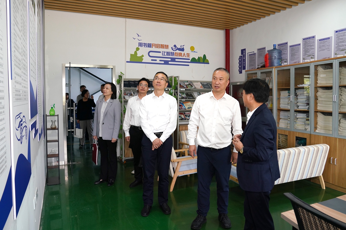 20241009市國資委黨委書記、主任陳文榮調(diào)研嘉興市交通學(xué)校，右起吳曉斌、陳文榮、柏衛(wèi)東、朱建華、李利（李阿梅 攝）.jpg