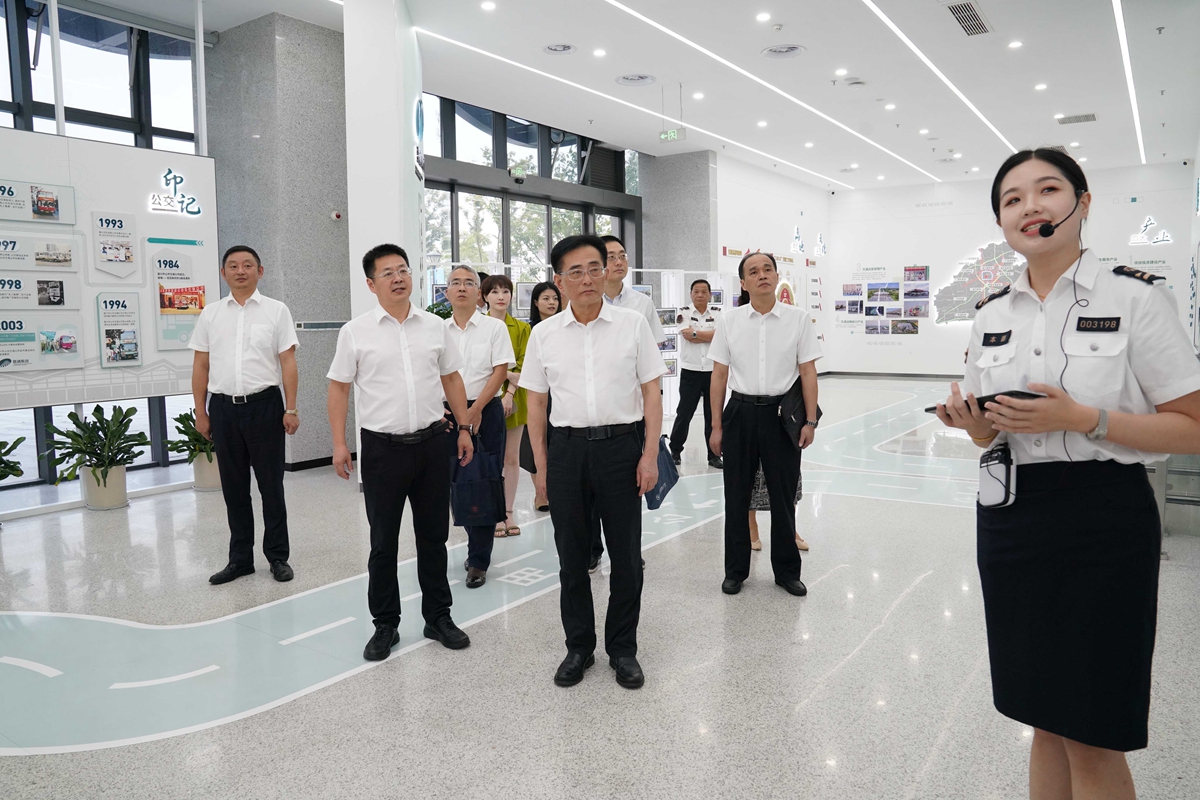 2024.9.11-1何宇?。ㄗ蠖?、薛佳平（左三）（水若石攝）.jpg